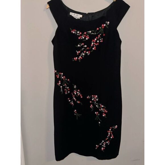 Maggy London embroidered black evening gown - size‎ 8 - Picture 2 of 5